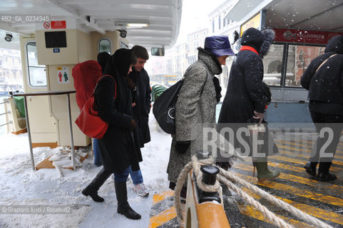 Venice december, 19th 2009 - A stormy snow in Venice ©Graziano Arici/Rosebud2 neve venezia canale rialto