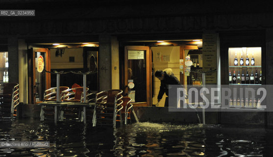 Venice december, 25th 2009 - Exceptional high tide of 1,45 m in Venice during the Christmas night at 4 a.m. ©Graziano Arici/Rosebud2 acqua alta marea