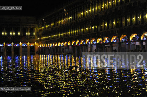 Venice december, 25th 2009 - Exceptional high tide of 1,45 m in Venice during the Christmas night at 4 a.m. ©Graziano Arici/Rosebud2 acqua alta marea