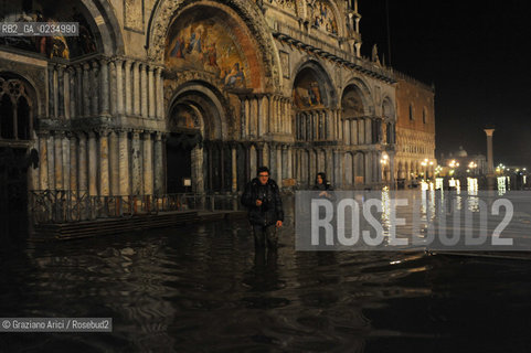 Venice december, 25th 2009 - Exceptional high tide of 1,45 m in Venice during the Christmas night at 4 a.m. ©Graziano Arici/Rosebud2 acqua alta marea