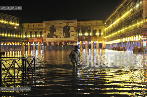 Venice december, 25th 2009 - Exceptional high tide of 1,45 m in Venice during the Christmas night at 4 a.m. ©Graziano Arici/Rosebud2 acqua alta marea