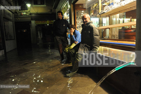 Venice december, 25th 2009 - Exceptional high tide of 1,45 m in Venice during the Christmas night at 4 a.m. ©Graziano Arici/Rosebud2 acqua alta marea