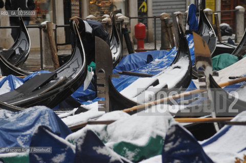 Venezia 12/09 - Gondole con la neve ©Graziano Arici/Rosebud2 barbone