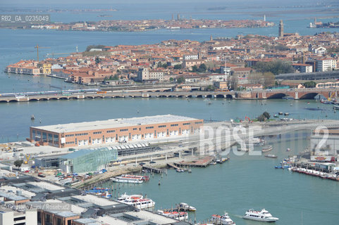 Venice april 2010 - Aerial view of People Mover station in tronchetto foto aerea  ©Graziano Arici/Rosebud2