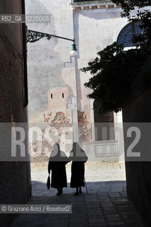 Venice april 2010 -  Calle street with nuns suore  ©Graziano Arici/Rosebud2