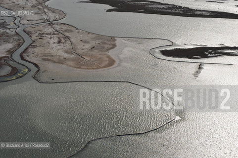 VENEZIA 15 OTTOBRE 2009 - FOTO AEREE DELLE BARENE DELLA LAGUNA DI VENEZIA ©Graziano Arici/Rosebud2 AEREA