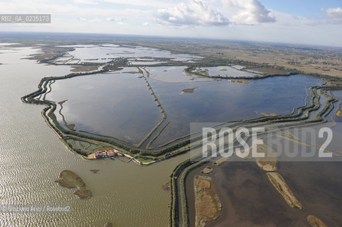 VENEZIA 15 OTTOBRE 2009 - FOTO AEREE DELLE BARENE DELLA LAGUNA DI VENEZIA ©Graziano Arici/Rosebud2 AEREA
