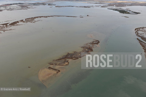 VENEZIA 15 OTTOBRE 2009 - FOTO AEREE DELLE BARENE DELLA LAGUNA DI VENEZIA ©Graziano Arici/Rosebud2 AEREA