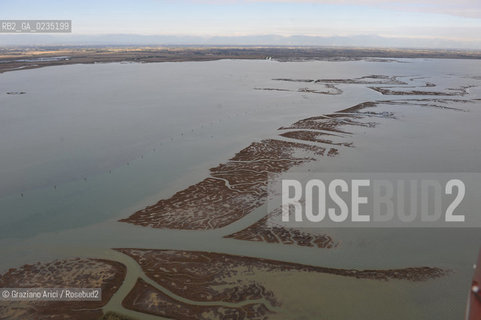 VENEZIA 15 OTTOBRE 2009 - FOTO AEREE DELLE BARENE DELLA LAGUNA DI VENEZIA ©Graziano Arici/Rosebud2 AEREA