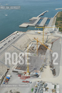 VENEZIA 2i/5/10 FOTO AEREE AI LAVORI IN CORSO  PER LA COSTRUZIONE DELLE DIGHE MOBILI ALLA BOCCA DEL PORTO DI CHIOGGIA ©Graziano Arici/Rosebud2 CONSORZIO VENEZIA NUOVA