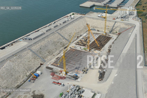 VENEZIA 2i/5/10 FOTO AEREE AI LAVORI IN CORSO  PER LA COSTRUZIONE DELLE DIGHE MOBILI ALLA BOCCA DEL PORTO DI CHIOGGIA ©Graziano Arici/Rosebud2 CONSORZIO VENEZIA NUOVA