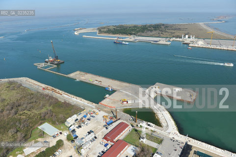 VENEZIA 7 APRILE 2010 - FOTO AEREE DEI LAVORI IN CORSO ALLA BOCCA DI PORTO DI CHIOGGIA  Graziano Arici/Rosebud2  CONSORZIO VENEZIA NUOVA