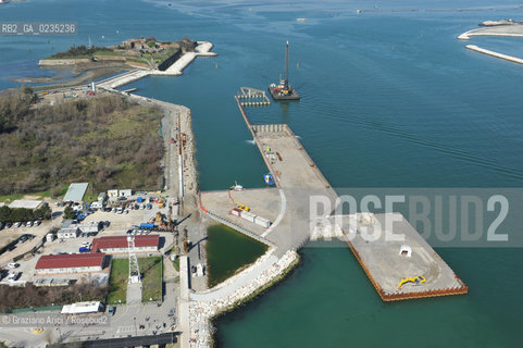 VENEZIA 7 APRILE 2010 - FOTO AEREE DEI LAVORI IN CORSO ALLA BOCCA DI PORTO DI CHIOGGIA  Graziano Arici/Rosebud2  CONSORZIO VENEZIA NUOVA