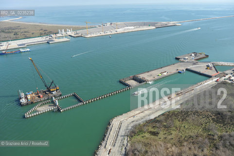 VENEZIA 7 APRILE 2010 - FOTO AEREE DEI LAVORI IN CORSO ALLA BOCCA DI PORTO DI CHIOGGIA  Graziano Arici/Rosebud2  CONSORZIO VENEZIA NUOVA