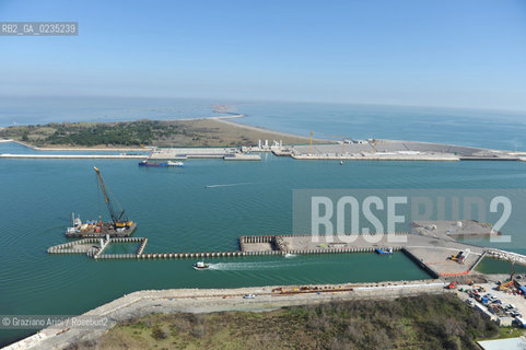 VENEZIA 7 APRILE 2010 - FOTO AEREE DEI LAVORI IN CORSO ALLA BOCCA DI PORTO DI CHIOGGIA  Graziano Arici/Rosebud2  CONSORZIO VENEZIA NUOVA