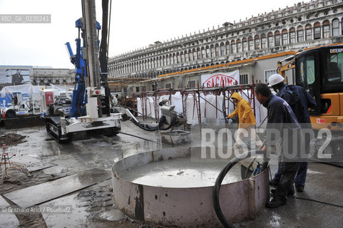 VENEZIA 2 OTTOBRE 2009 - CAMPO PROVE DELLA TRIVELLA A S.MARCO SUL CAMPANILE @ Graziano Arici/Rosebud2 CONSORZIO VENEZIA NUOVA