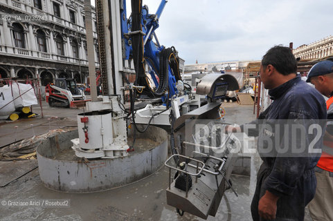 VENEZIA 2 OTTOBRE 2009 - CAMPO PROVE DELLA TRIVELLA A S.MARCO SUL CAMPANILE @ Graziano Arici/Rosebud2 CONSORZIO VENEZIA NUOVA