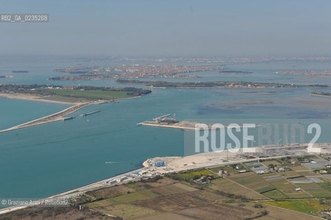 VENEZIA 7 APRILE 2010 - FOTO AEREE DEI LAVORI IN CORSO ALLA BOCCA DI PORTO DI LIDO ©Graziano Arici/Rosebud2  CONSORZIO VENEZIA NUOVA