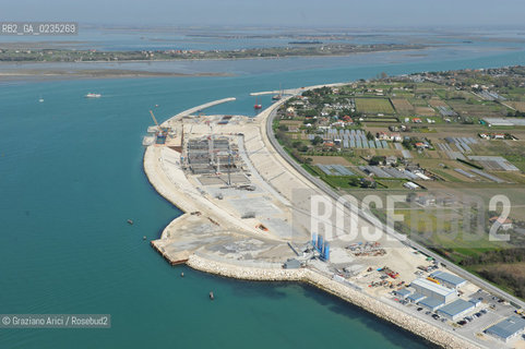 VENEZIA 7 APRILE 2010 - FOTO AEREE DEI LAVORI IN CORSO ALLA BOCCA DI PORTO DI LIDO ©Graziano Arici/Rosebud2  CONSORZIO VENEZIA NUOVA
