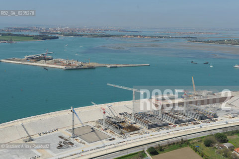 VENEZIA 7 APRILE 2010 - FOTO AEREE DEI LAVORI IN CORSO ALLA BOCCA DI PORTO DI LIDO ©Graziano Arici/Rosebud2  CONSORZIO VENEZIA NUOVA