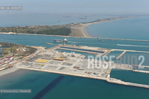 VENEZIA 7 APRILE 2010 - FOTO AEREE DEI LAVORI IN CORSO ALLA BOCCA DI PORTO DI MALAMOCCO ©Graziano Arici/Rosebud2  CONSORZIO VENEZIA NUOVA