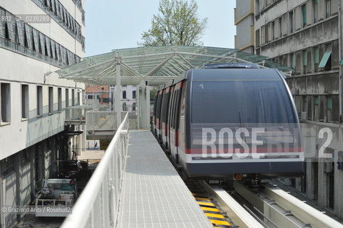 VENEZIA, 14.4.2010. LAVORI IN CORSO AL CANTIERE DEL PEOPLE MOVER PIAZALE ROMA-TRONCHETTO - TRENO IN CORSA ©Graziano Arici/Rosebud2