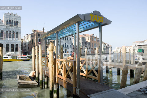 Venice 15/7/10 - Nuovo pontile in ferro per taxi ©Graziano Arici/Rosebud2