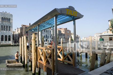 Venice 15/7/10 - Nuovo pontile in ferro per taxi ©Graziano Arici/Rosebud2