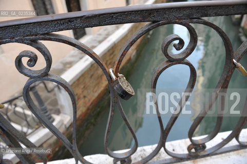 Venice 15/7/10 - Lucchetti sul ponte della Verona ©Graziano Arici/Rosebud2