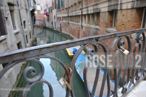 Venice 15/7/10 - Lucchetti sul ponte della Verona ©Graziano Arici/Rosebud2