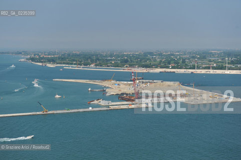 Venice 9/6/10 - Visit of the Veneto Region President Luca Zaia to the Mose system against the High Tide in Venice:  Aerial view over the Works on the Lido inlet  foto aeree bocca di porto ©Graziano Arici/Rosebud2