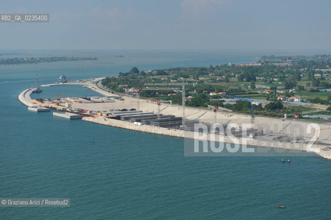 Venice 9/6/10 - Visit of the Veneto Region President Luca Zaia to the Mose system against the High Tide in Venice:  Aerial view over the Works on the Lido inlet  foto aeree bocca di porto ©Graziano Arici/Rosebud2