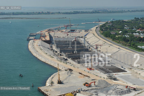 Venice 9/6/10 - Visit of the Veneto Region President Luca Zaia to the Mose system against the High Tide in Venice:  Aerial view over the Works on the Lido inlet  foto aeree bocca di porto ©Graziano Arici/Rosebud2
