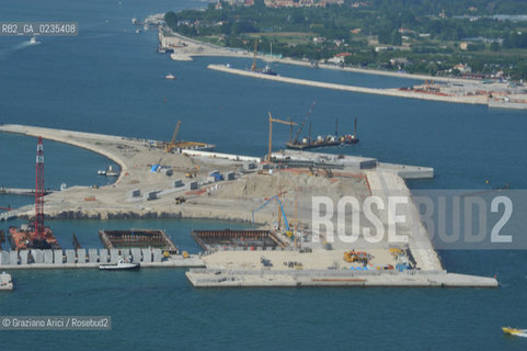 Venice 9/6/10 - Visit of the Veneto Region President Luca Zaia to the Mose system against the High Tide in Venice:  Aerial view over the Works on the Lido inlet  foto aeree bocca di porto ©Graziano Arici/Rosebud2