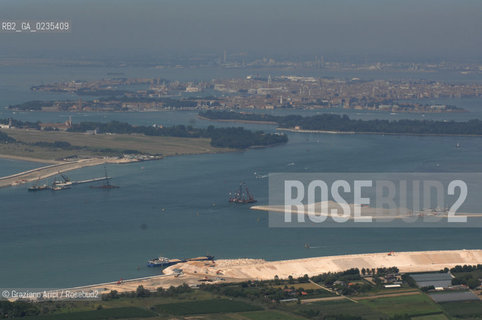 Venice 9/6/10 - Visit of the Veneto Region President Luca Zaia to the Mose system against the High Tide in Venice:  Aerial view over the Works on the Lido inlet  foto aeree bocca di porto ©Graziano Arici/Rosebud2.