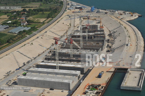 Venice 9/6/10 - Visit of the Veneto Region President Luca Zaia to the Mose system against the High Tide in Venice:  Aerial view over the Works on the Lido inlet  foto aeree bocca di porto ©Graziano Arici/Rosebud2