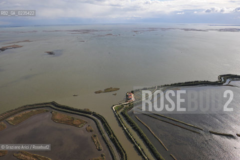 VENEZIA 15 OTTOBRE 2009 - FOTO AEREE DELLE BARENE DELLA LAGUNA DI VENEZIA ©Graziano Arici/Rosebud2 AEREA