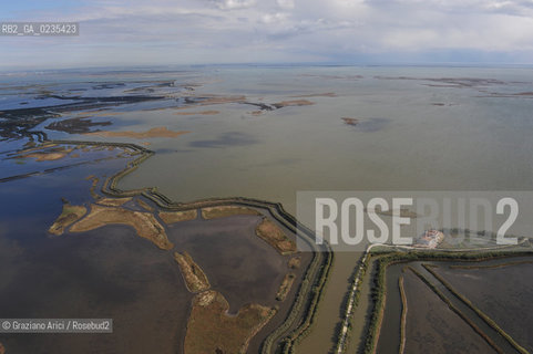 VENEZIA 15 OTTOBRE 2009 - FOTO AEREE DELLE BARENE DELLA LAGUNA DI VENEZIA ©Graziano Arici/Rosebud2 AEREA