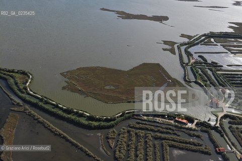 VENEZIA 15 OTTOBRE 2009 - FOTO AEREE DELLE BARENE DELLA LAGUNA DI VENEZIA ©Graziano Arici/Rosebud2 AEREA
