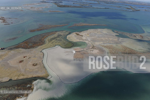 VENEZIA 15 OTTOBRE 2009 - FOTO AEREE DELLE BARENE DELLA LAGUNA DI VENEZIA ©Graziano Arici/Rosebud2 AEREA