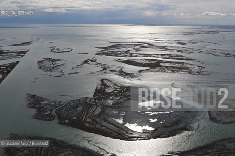 VENEZIA 15 OTTOBRE 2009 - FOTO AEREE DELLE BARENE DELLA LAGUNA DI VENEZIA ©Graziano Arici/Rosebud2 AEREA