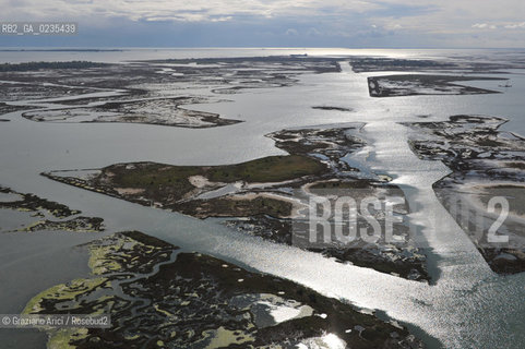 VENEZIA 15 OTTOBRE 2009 - FOTO AEREE DELLE BARENE DELLA LAGUNA DI VENEZIA ©Graziano Arici/Rosebud2 AEREA