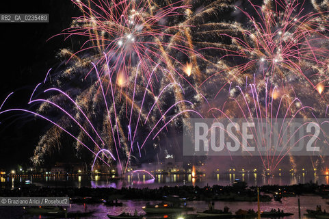Venice 17/7/10 - Fiereworks in St.Marks Bassin for the Redentore Feast festa fuochi dartificio ©Graziano Arici/Rosebud2