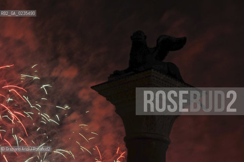 Venice 17/7/10 - Fiereworks in St.Marks Bassin for the Redentore Feast festa fuochi dartificio ©Graziano Arici/Rosebud2