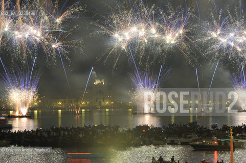 Venice 17/7/10 - Fiereworks in St.Marks Bassin for the Redentore Feast festa fuochi dartificio ©Graziano Arici/Rosebud2