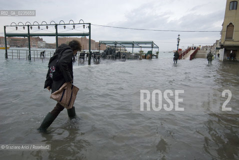 VENEZIA, 30.11.2009. ALTA MAREA 130 CM ACQUA ALTA © MARTABUSO/Graziano Arici/Rosebud2 CONSORZIO VENEZIA NUOVA