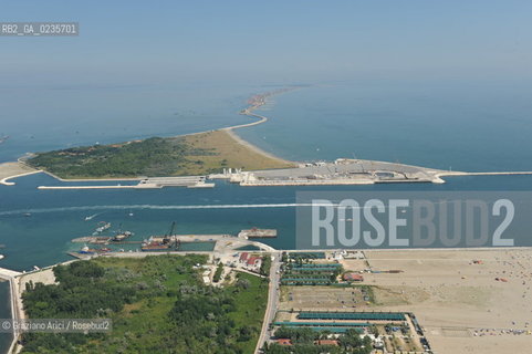 VENEZIA 28/7/10 FOTO AEREE AI LAVORI IN CORSO  PER LA COSTRUZIONE DELLE DIGHE MOBILI ALLA BOCCA DEL PORTO DI CHIOGGIA ©Graziano Arici/Rosebud2
