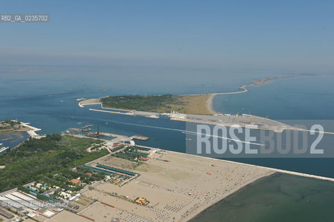 VENEZIA 28/7/10 FOTO AEREE AI LAVORI IN CORSO  PER LA COSTRUZIONE DELLE DIGHE MOBILI ALLA BOCCA DEL PORTO DI CHIOGGIA ©Graziano Arici/Rosebud2