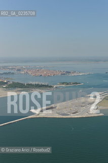 VENEZIA 28/7/10 FOTO AEREE AI LAVORI IN CORSO  PER LA COSTRUZIONE DELLE DIGHE MOBILI ALLA BOCCA DEL PORTO DI CHIOGGIA ©Graziano Arici/Rosebud2