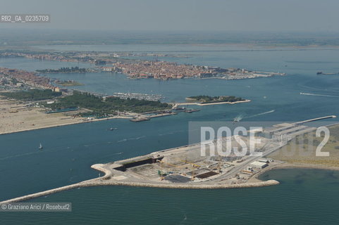 VENEZIA 28/7/10 FOTO AEREE AI LAVORI IN CORSO  PER LA COSTRUZIONE DELLE DIGHE MOBILI ALLA BOCCA DEL PORTO DI CHIOGGIA ©Graziano Arici/Rosebud2